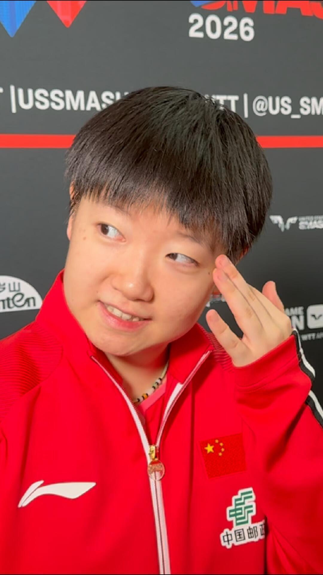 莎莎一本正经的说：我状态激活开了，莎莎的状态真的很好，打球很愉快！防晒涂好，近