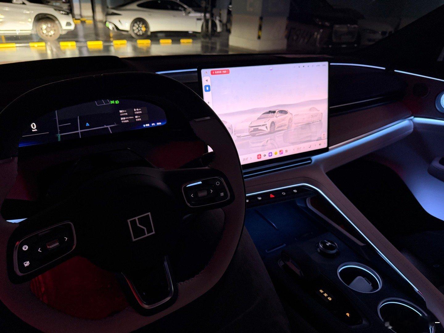 谁家好人提完新车的晚上回家睡觉啊[大笑][大笑]极氪001​​​