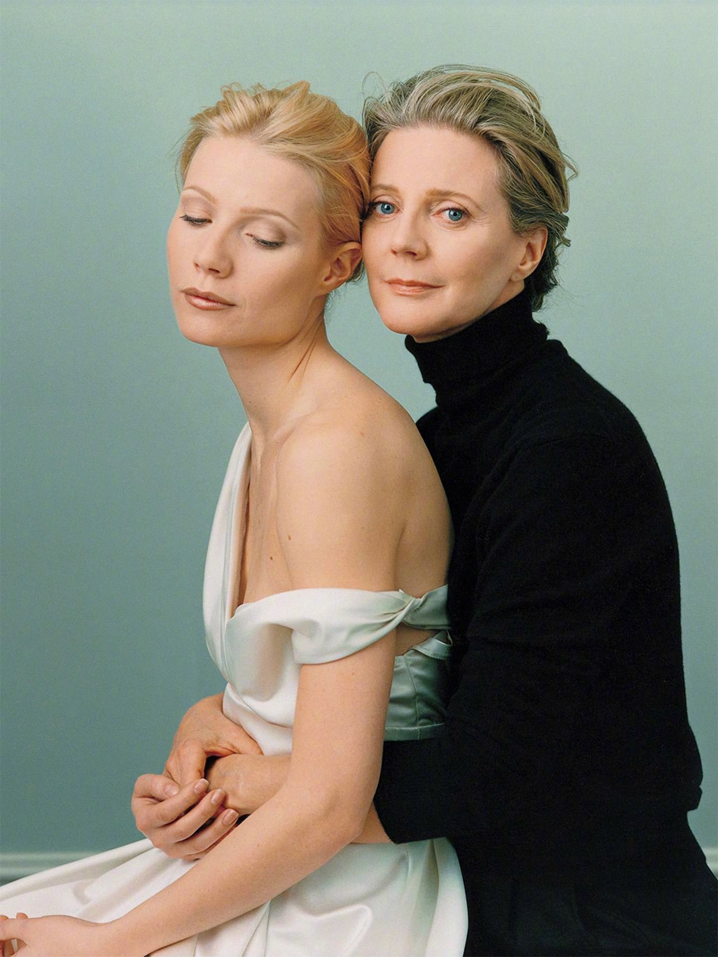 格温妮丝·帕特洛和妈妈布莱思·丹纳登上VOGUE法国版1999年11月封面，安妮