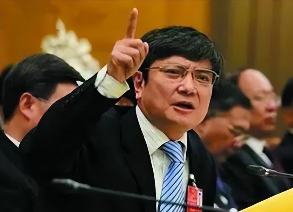 语出惊人！郑强教授毫不避违的指出：中国人民还在犯傻，就像喝了迷魂汤！什么科学无国