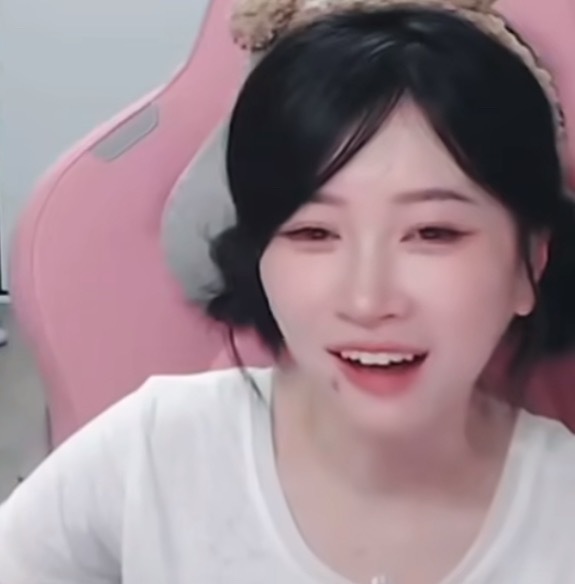 弹幕：你为什么没怀孕，是你的问题还是你老公的问题Ams：跟你有半毛钱关系啊，反正