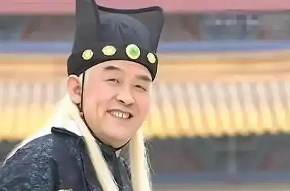 为什么杀了魏忠贤不久，大明朝就垮了？很简单的道理，你给魏忠贤一百万军费，他贪了4