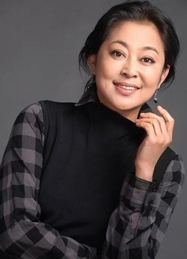90年代，倪萍家包括保姆一共5个人，但她每天做4只海参，保姆没份。倪萍姥姥说：“