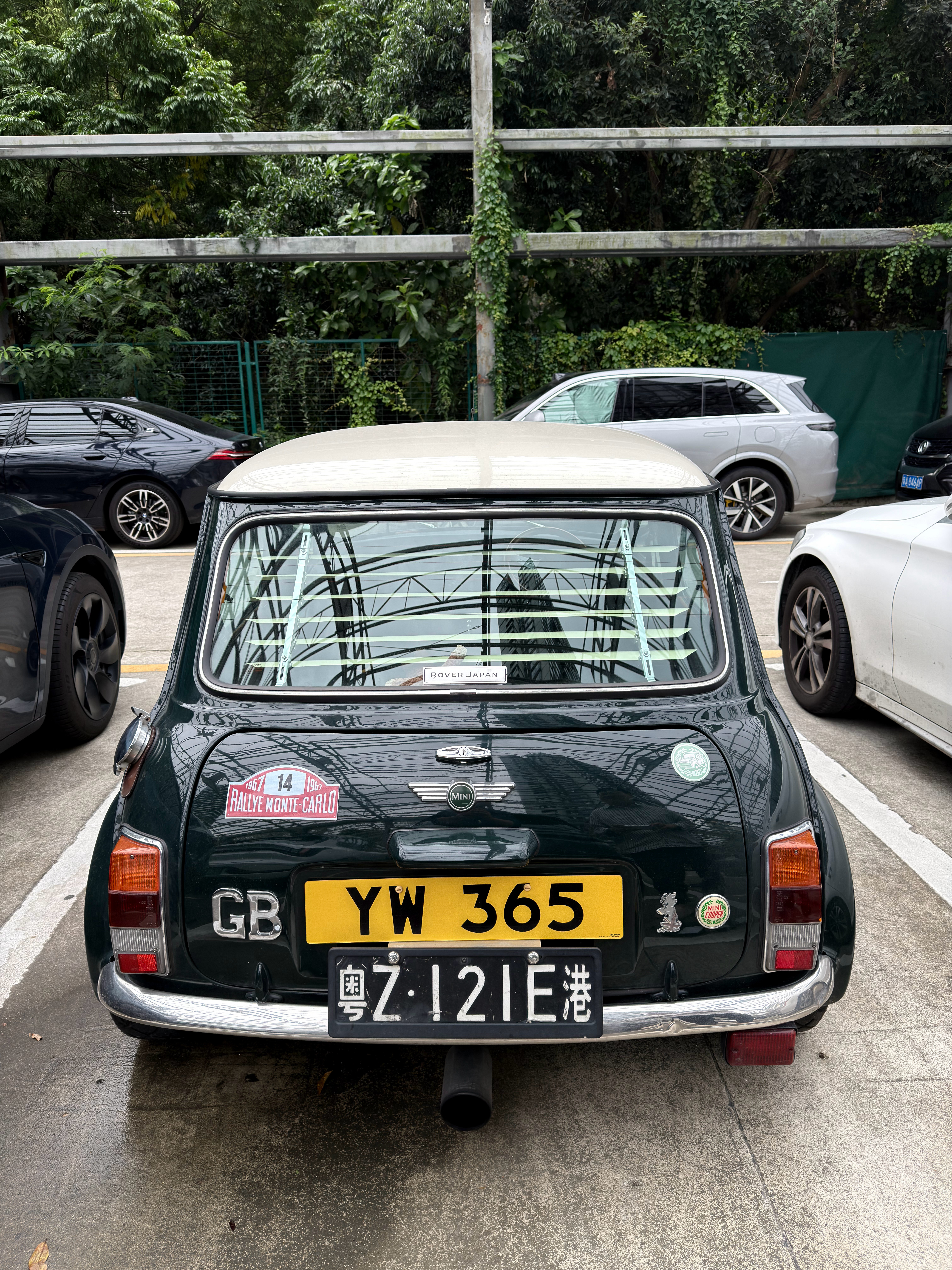 看到一台老mini，那是真mini，体形大小和五菱宏光mini差不多​​​
