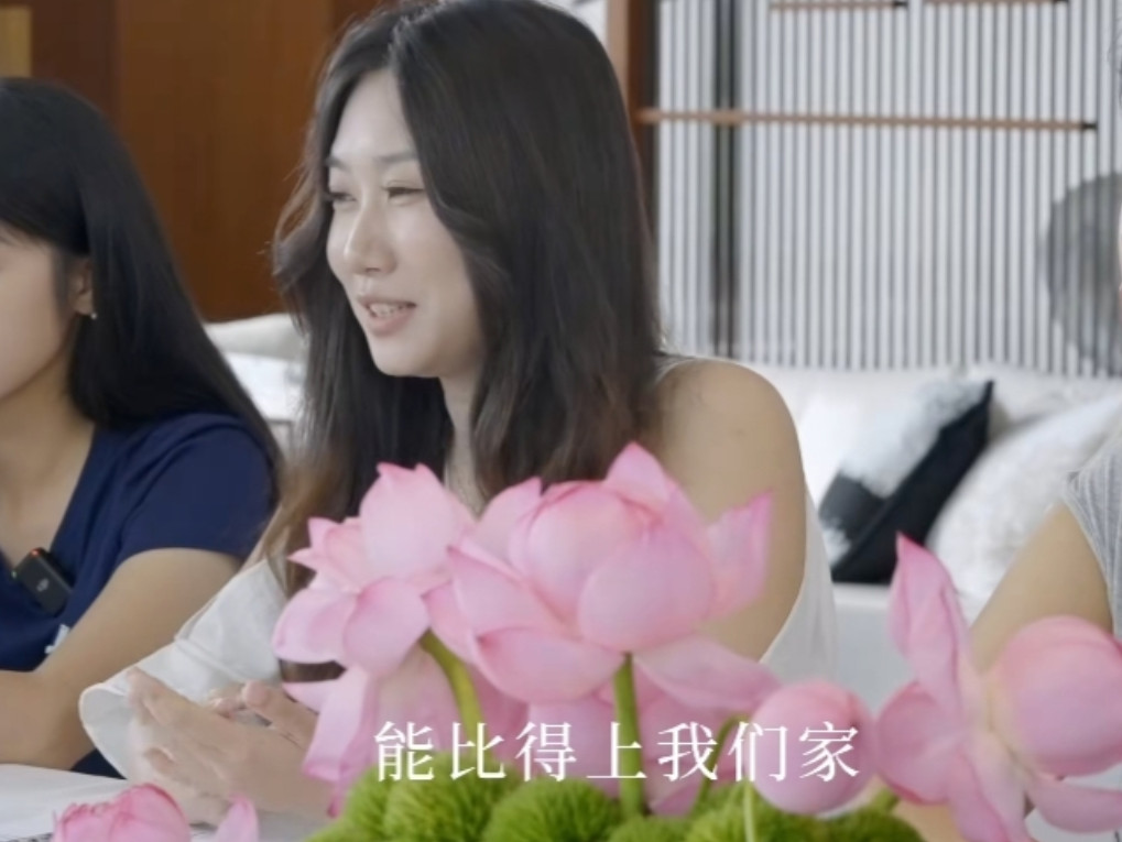 周杰的想法确实挺与众不同的！有个女生曾问他：“你觉得你十年苦读，能比得上我们