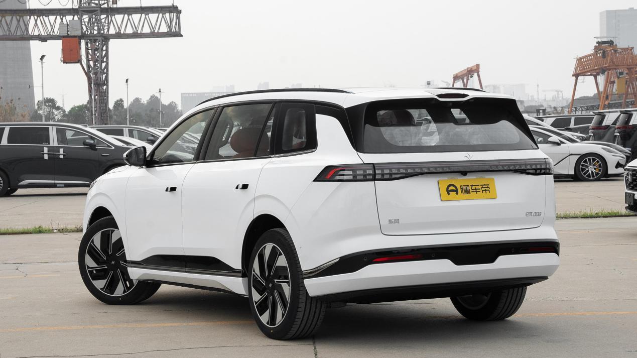 15-20万买大型SUV, 这款车新上市车型空间大、配置高, 香吗?