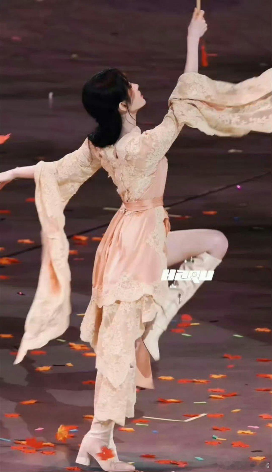 鞠婧祎古风小手办俺的天怎么辣么美​​​