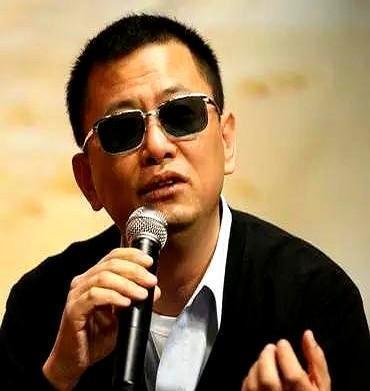 《繁花》署名没古二，不是谁偷了他名字，是行业还没给他位置。他写过稿，改过戏，但