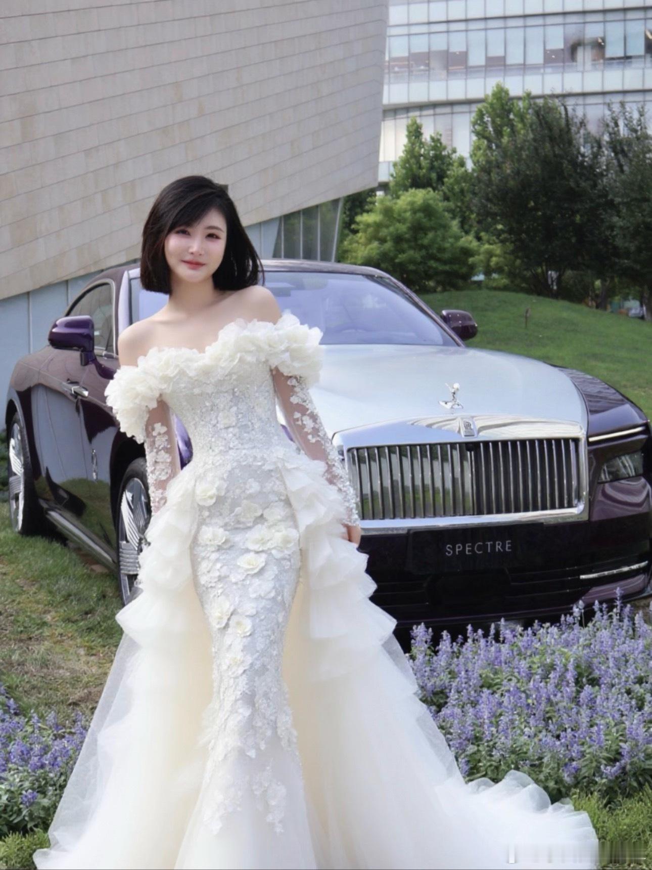 体验了一把AI换衣服[抱抱][抱抱][抱抱]你们觉得哪套好看呀？[