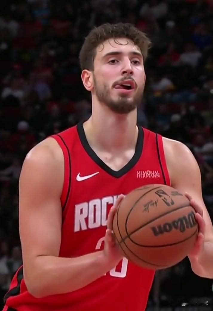 同样是球队的首发大中锋！！！约基奇：新赛季目前打了24场比赛，收获22次两双。