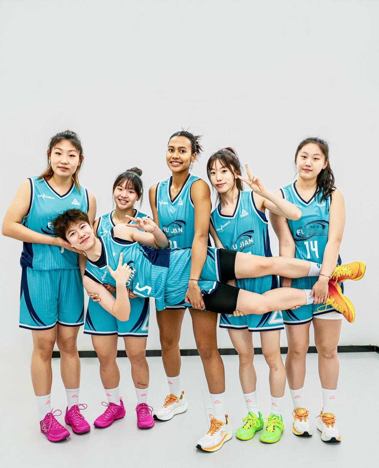 卞兰再引内援，说明福建女篮绝不“摆烂”！截止目前，福建金篮女篮十轮常规赛打完