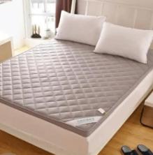 腰疼就睡硬板床完全是谣言！选床垫记住这三个标准，中老年人别再踩坑很多中老年人都