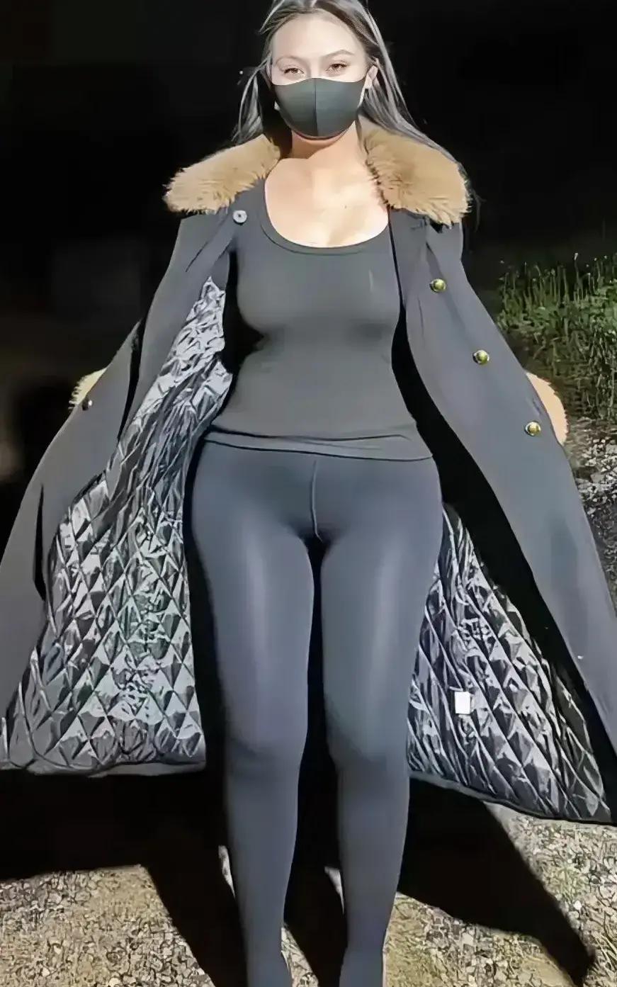 李薇团队最新调研刷屏：42岁女性自我认同首次反超28岁。她们把“女人味”从温