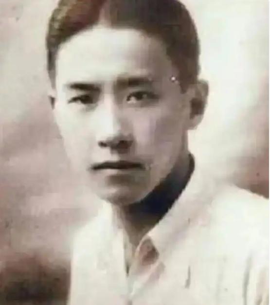 1907年，72岁的慈禧看中了袁世凯17岁的儿子袁克文。她问袁世凯：“把他留给我