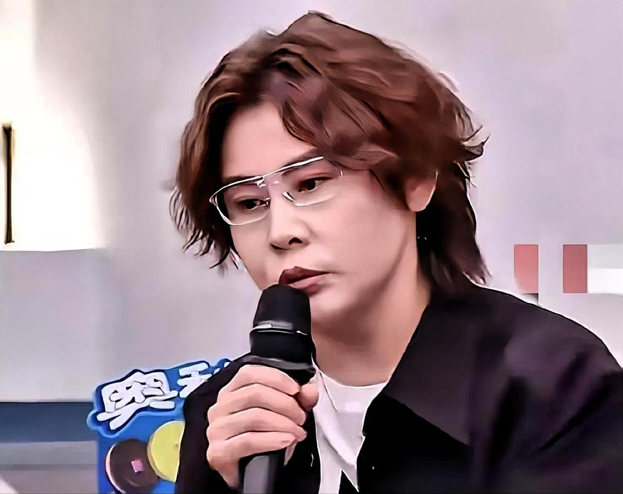 倪萍说“商量一下”，王濛直接站起来怼：“商量？我滑500米差0.01秒都商量不了