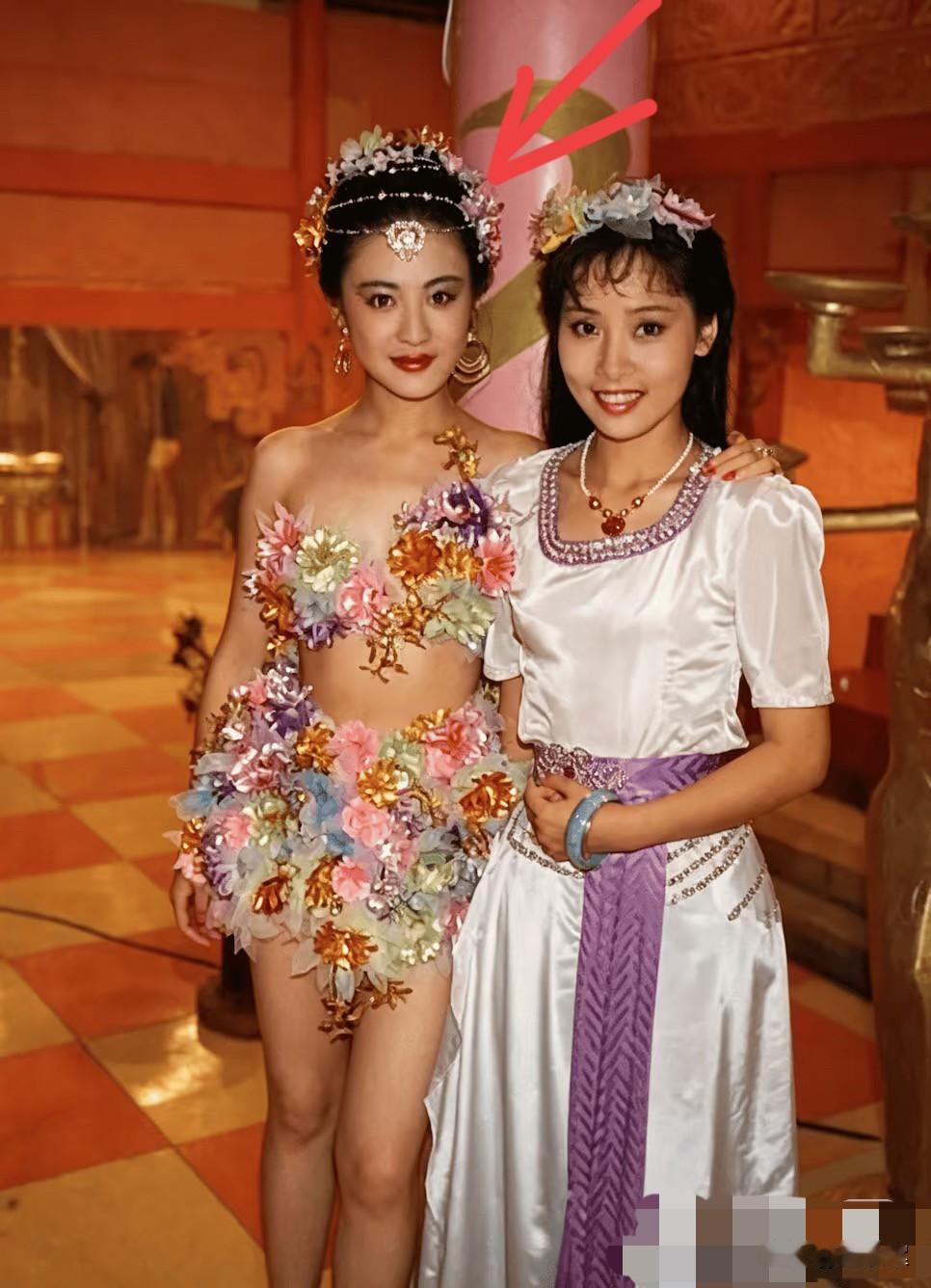 一言难尽！26岁傅艺伟凭这身造型，演绎了最美的妲己？如此大胆的装束，当年要有