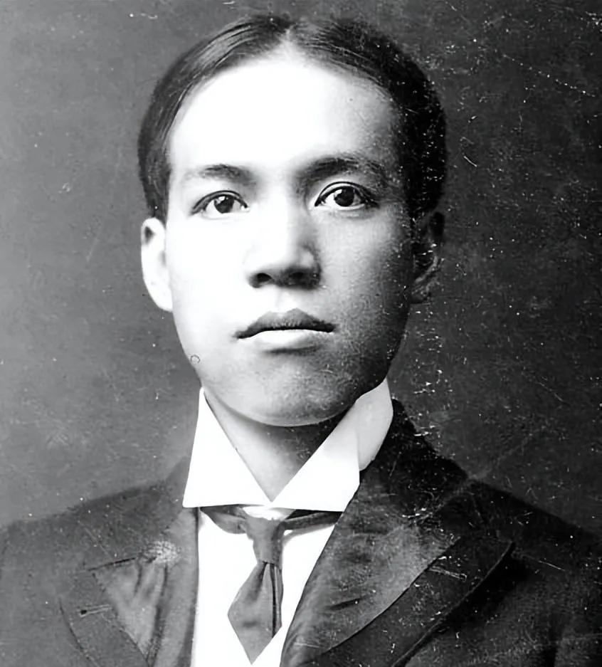 1903年，梁启超与17岁的王桂荃行房。夜里，梁启超说：“我主张一夫一妻