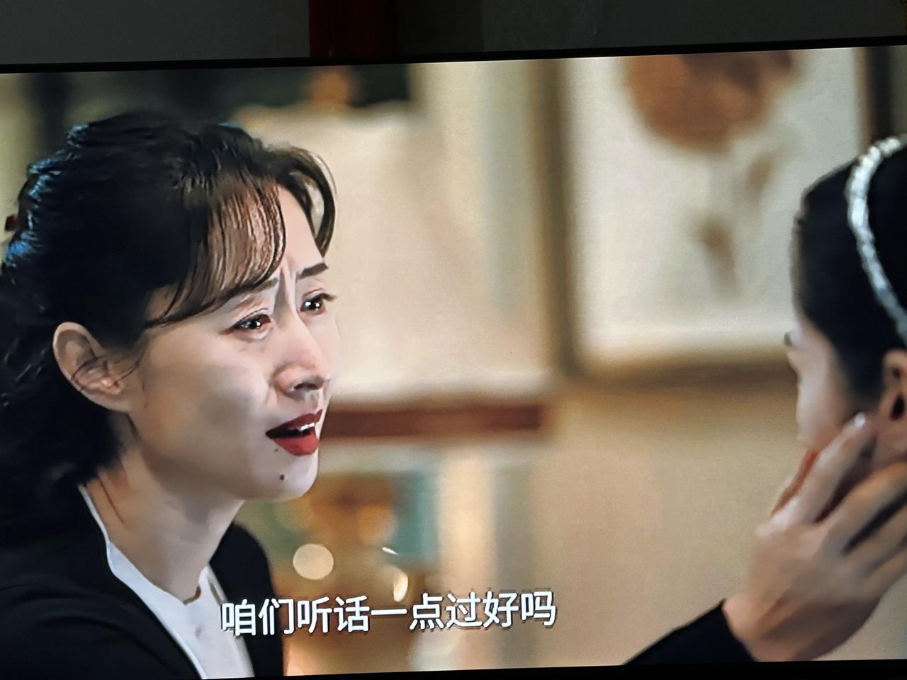 热播剧《隐身的名字》中，葛文君（刘敏涛饰）这个角色一出场就让人感觉不像是个好人