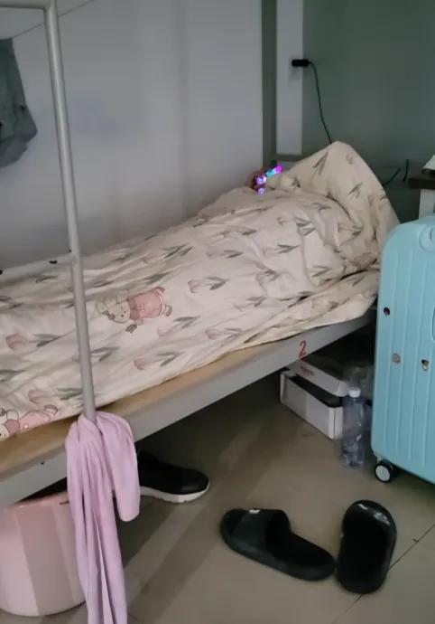 进了电子厂才知道，身边还真有不少生活习惯特别“拧巴”的人。就说同宿舍那兄弟
