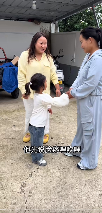 李佳的妹妹梦凡夏天的时候都瘦下来了，那时候天天在网上晒美照，这刚几天的功夫，怎么