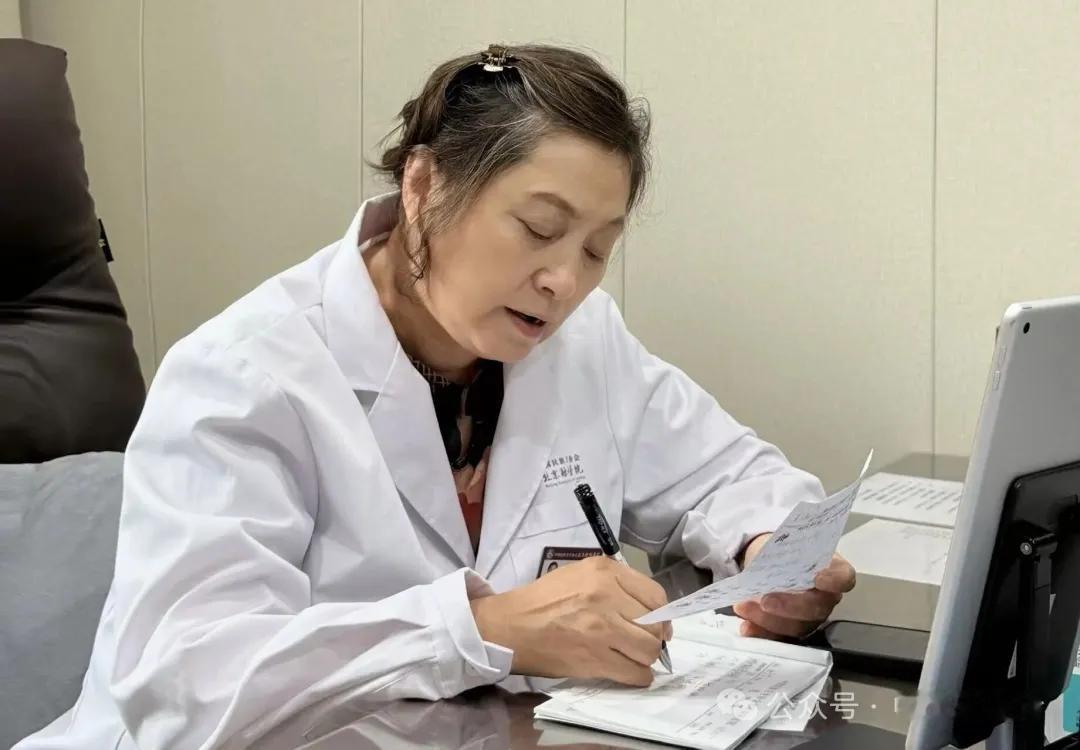 萎缩性胃炎反复难愈？病根不只是幽门螺杆菌与饮食不规律很多人查出萎缩性胃炎，第