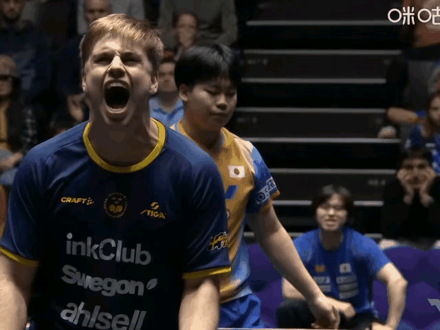 笑死我了！整松岛辉空，还是莫雷加德专业！松岛辉空故意将球打飞，虽然拿到了黄