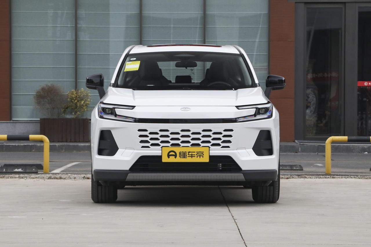 丰田威兰达｜平价家用SUV，极致稳定但毫无亮点丰田威兰达作为RAV4的姊妹车型