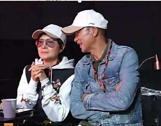 孙颖莎因伤退赛，老戏骨略有遗憾。孙颖莎对阵蒯曼的半决赛，观众席来了很多娱乐圈大咖