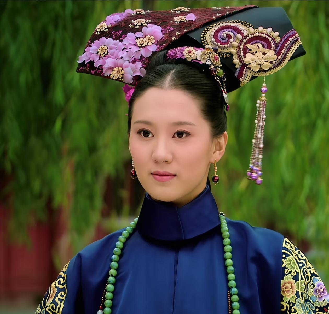 甄嬛传重温：孟静娴的“美”与“拧”，这反差也太戳人了！孟静娴这个大拉翅真的巨美