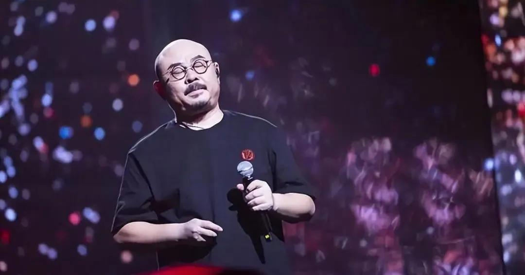 🎵音乐成就1.**销量神话**：2004年专辑《2002年的第一场雪》正