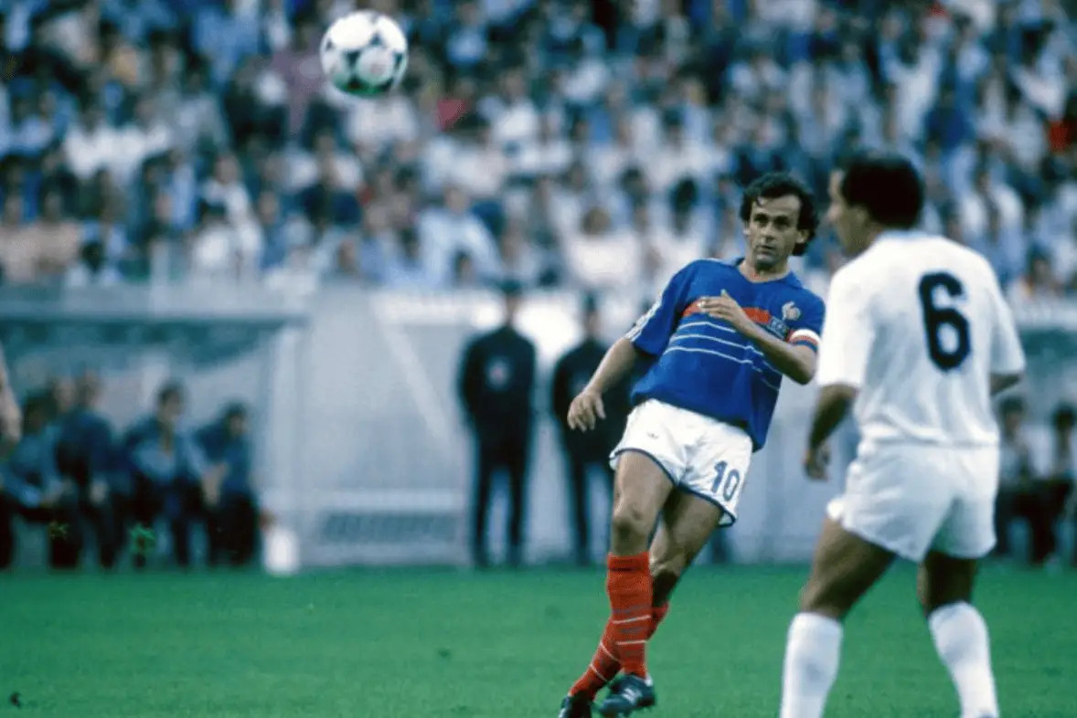 🇫🇷普拉蒂尼：如今没哪个球员特突出，上一个突出的球员是梅西《队报》发布三届金