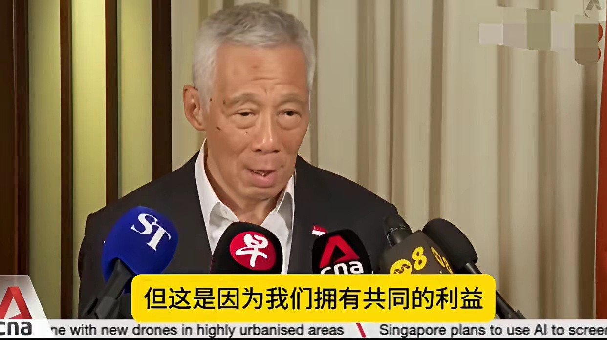 李显龙表示：新加坡必须持续与中国接触，但要坚持自身原则，我们是一个独立的国家，主