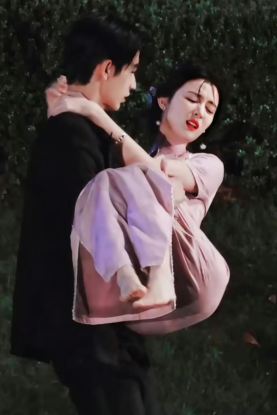 我第一次感觉此女子如此曼妙是旗袍的原因么她真的好美😍王楚然​​