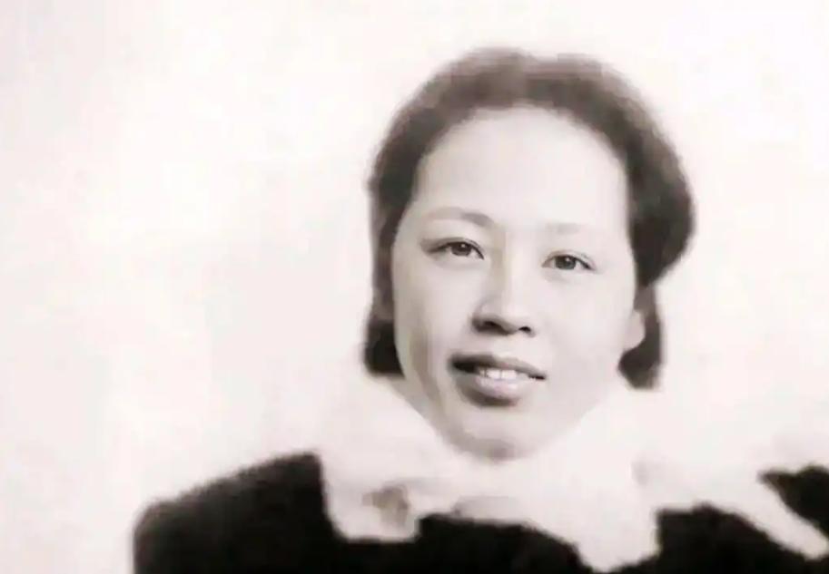 1949年，刘伯承听说原配还活着，并且日子过得很艰苦，就托人给她带信，想把她接到