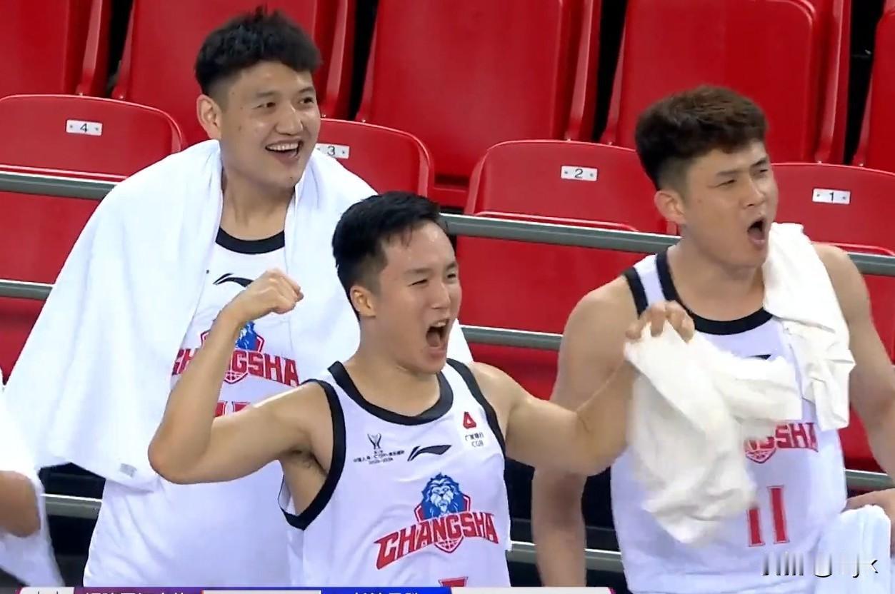 CBA俱乐部杯：福建94-90险胜长沙勇胜末节稳守夺首胜。12月4日17