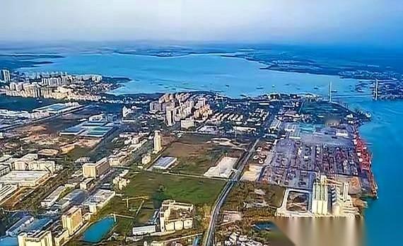 很多人没看懂，最近为啥那个东南亚的小红点，突然跟美日走得那么近。答案，就两个字