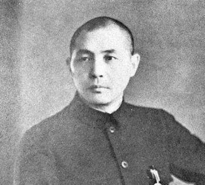 抗战胜利后，11师师长杨伯涛住进了武汉原德租界的一栋二层小楼，当时他家分配了一辆