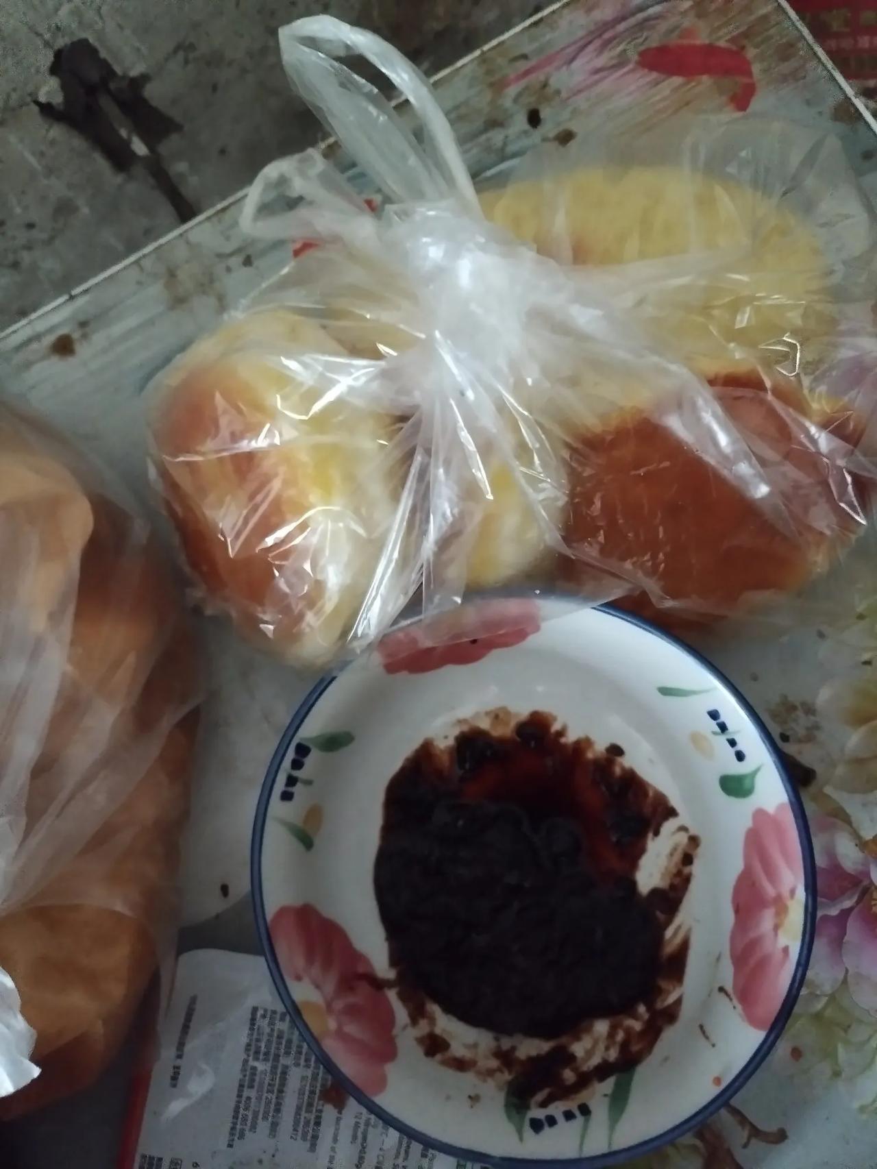 你们说气人不气人？说好了上饭店去吃一口饭。今天中午家里做不了饭，本打算和