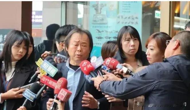 王世坚啊王世坚，你可真够没出息的！新党戳破你爸是叛徒的事儿，你至于跳脚大喊“放马