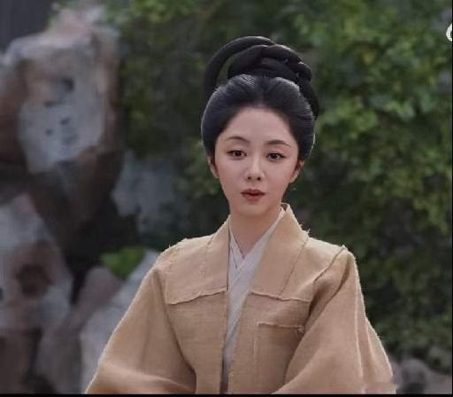 谭松韵陷入了一个怪圈别的女明星是剧爆了，人也爆了，迅速成为流量，上综艺，炒CP，