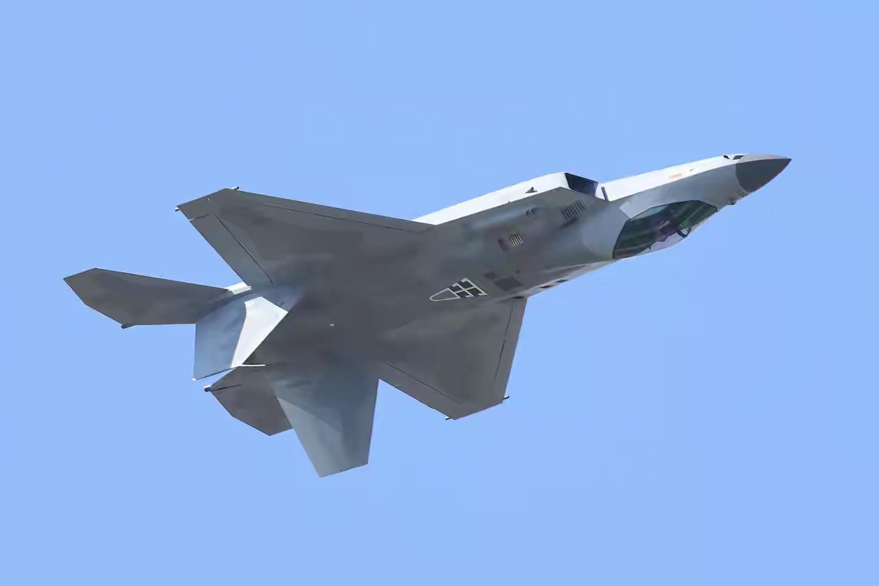 韩国选择的双发中型机其实是一个坑,因为隐身战斗机最重要的是内置弹仓,就算未来韩国