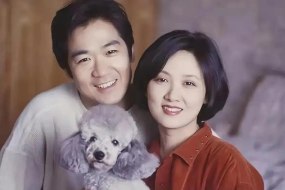 1988年，张国立对发妻罗秀春说:“我爱上了邓婕，我们离婚吧！”罗秀春:“离婚可