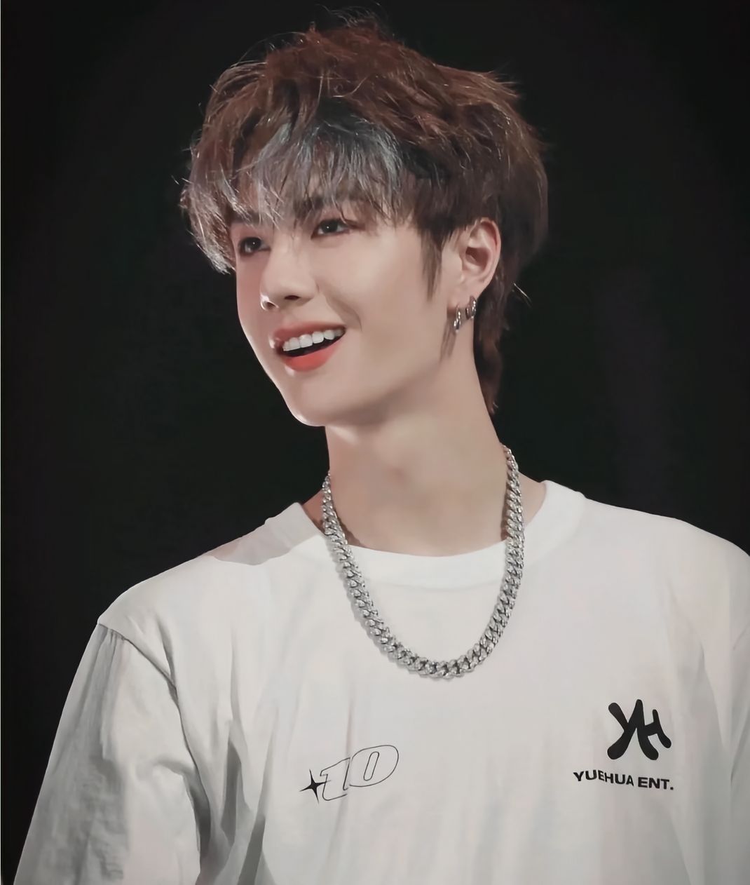 王一博我可以版王一博王甜甜笑容王一博王甜甜笑容，王一博我可以版，谁懂我可以跳、