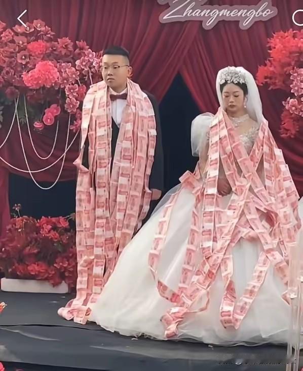 这样的婚礼有意思吗？一对新人的婚礼正在热闹的进行中，在舞台的中央，新郎和新娘