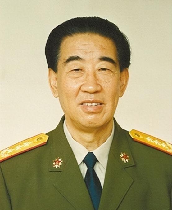1973年杨德中被误认为坏人，经过多番思考，毛主席表示：让他下去锻炼锻炼也未尝不