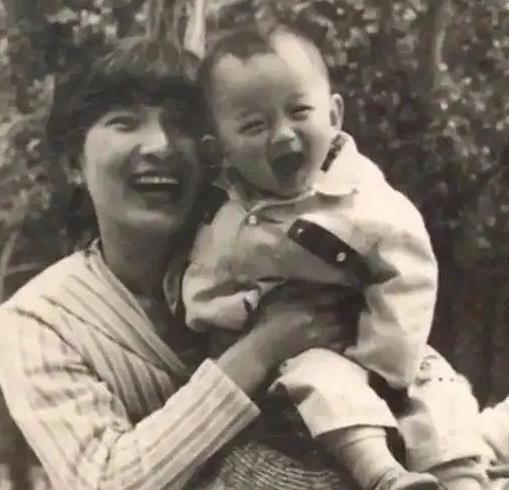 陕西一女子1988年丢了儿子，为了找娃，她跟丈夫离了婚，32年后，她终于在四川找