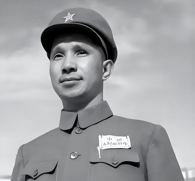 宋时轮虽然不太服气粟裕，但打阻击很卖力。宋时轮资历远远超过了粟裕，是教员的井冈山