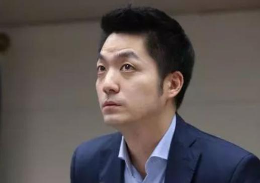 谁能精过蒋万安？蒋万安这步棋走得挺聪明国民党主席现在是个烫手山芋党