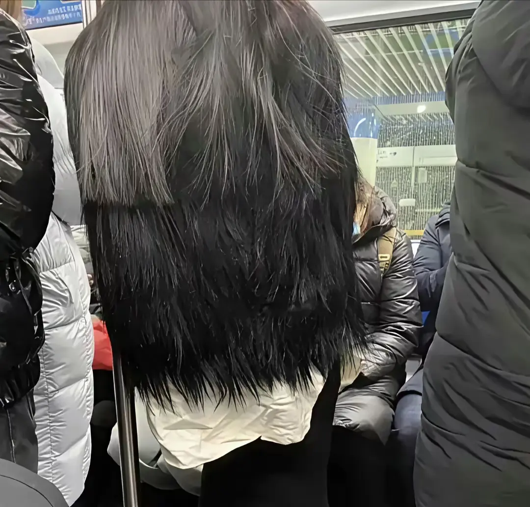 第一眼看时还以为是头发！有没有跟我一样的？