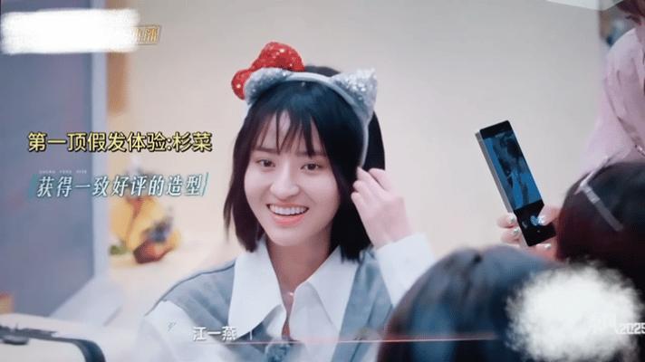 蒋一侨蒋一侨撞脸沈月谁还没被蒋一侨的“沈月式甜笑”击中！五公舞台这波